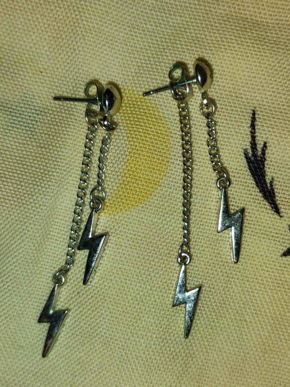 Lightning Bolt Chain Drop Earrings in Silver Like New